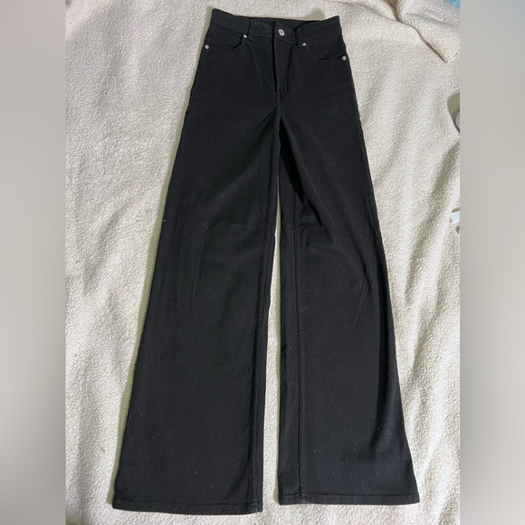 H&M Denim - H&M Black High Waisted Jeans Size 2